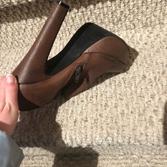 Heeled booties size 6.5 - Picture 7 of 7